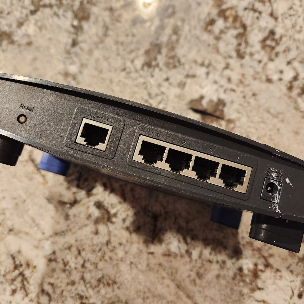 Linksys EtherFast Cable/DSL Router - Picture 4 of 8